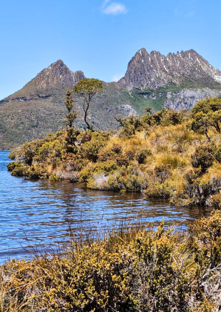 cradle mountain peak view from dove lake circuit Tasmania Australia
